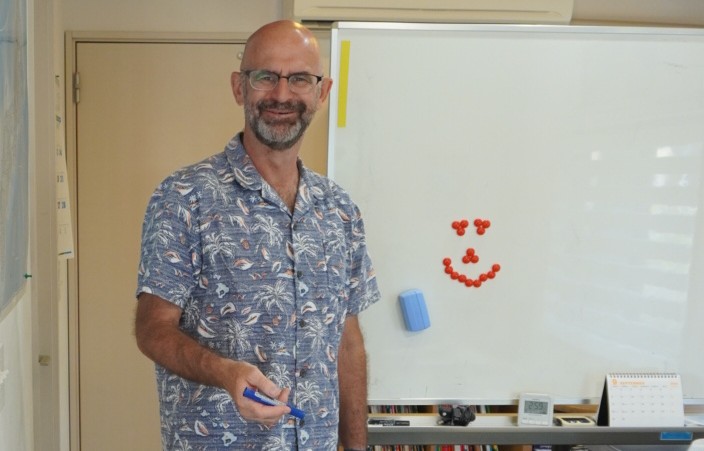 ハロー英会話では、子どもから大人まで楽しく英語を学べます。無料体験レッスン、英検・TOEIC対策、振替レッスンなどについては、よくある質問をご確認ください。
